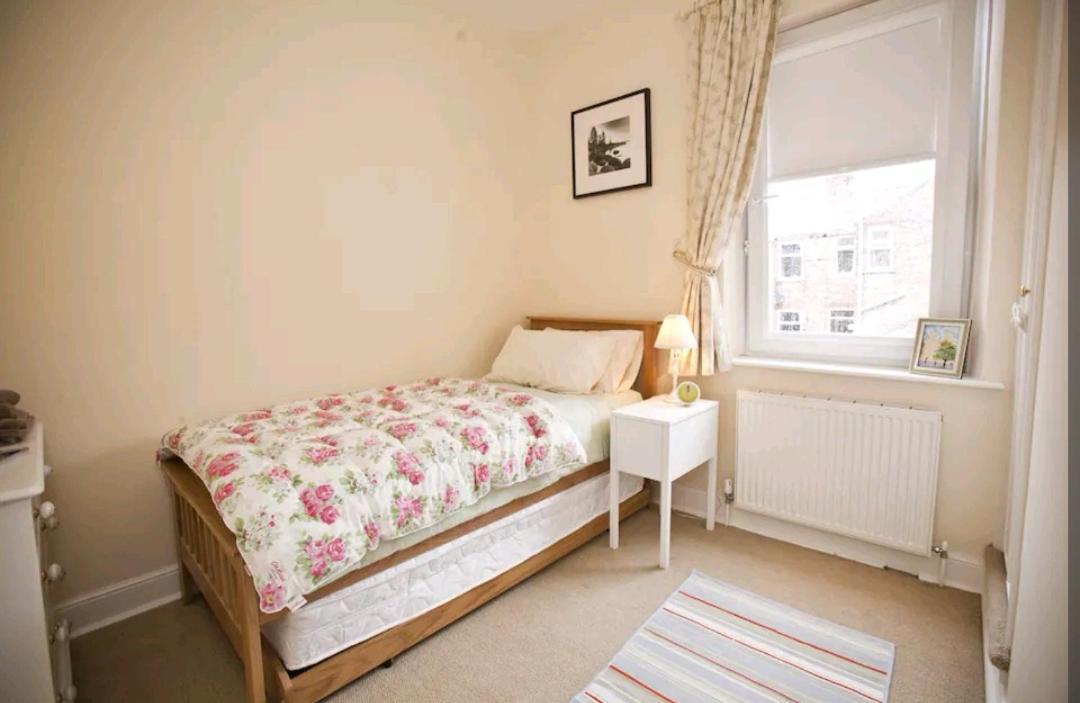 Cosy Little Home Just Outside York City Walls — Photos 2